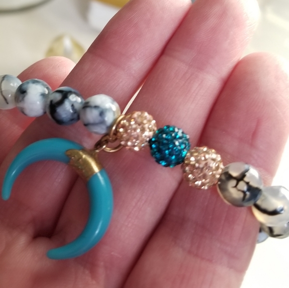 Emirish NWOT Stone and Turquoise Stretch Bracelet - Picture 5 of 9